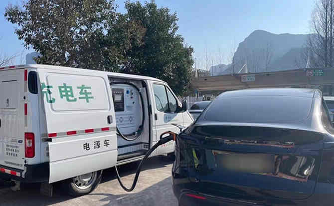 新晃汽车搭电