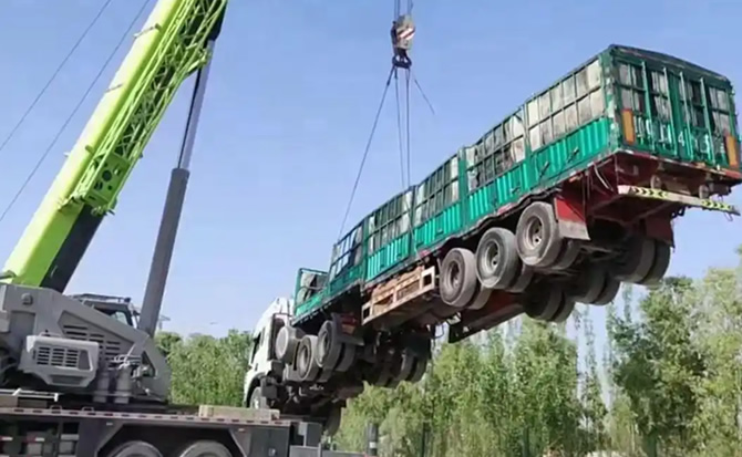 新晃道路脱困救援案例